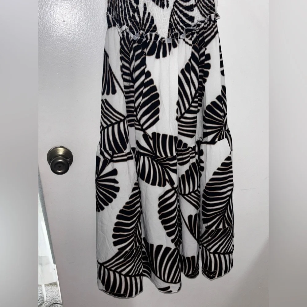 Elegant Black and White Leaf Maxi Print Dress